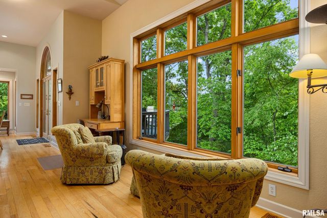 131 LAKESIDE Place, Dahinda, IL 61428