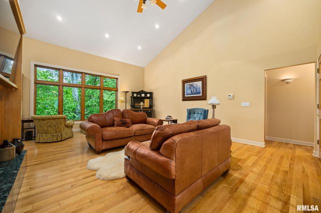 131 LAKESIDE Place, Dahinda, IL 61428