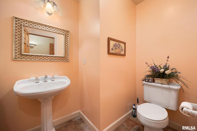 131 LAKESIDE Place, Dahinda, IL 61428