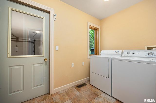 131 LAKESIDE Place, Dahinda, IL 61428