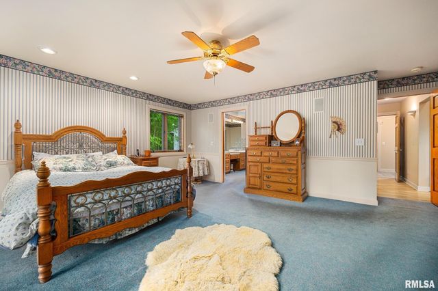 131 LAKESIDE Place, Dahinda, IL 61428