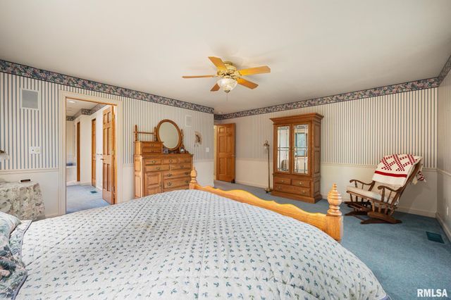 131 LAKESIDE Place, Dahinda, IL 61428