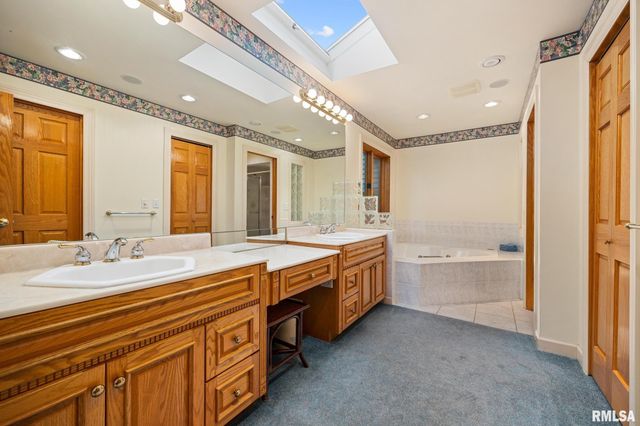 131 LAKESIDE Place, Dahinda, IL 61428