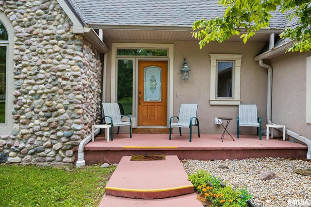 131 LAKESIDE Place, Dahinda, IL 61428