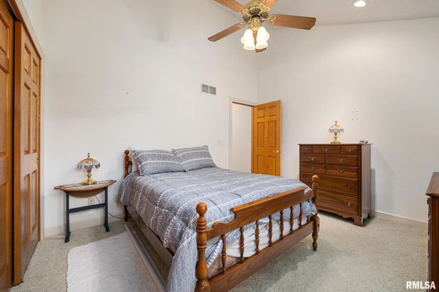 131 LAKESIDE Place, Dahinda, IL 61428