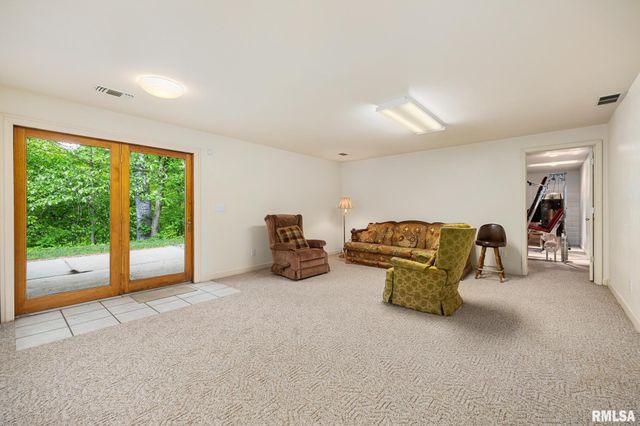 131 LAKESIDE Place, Dahinda, IL 61428