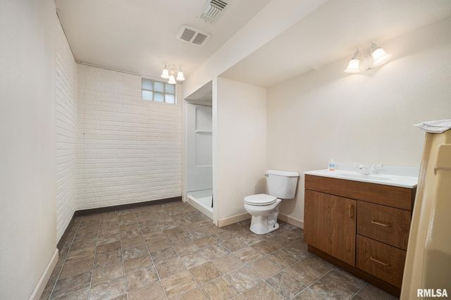 131 LAKESIDE Place, Dahinda, IL 61428