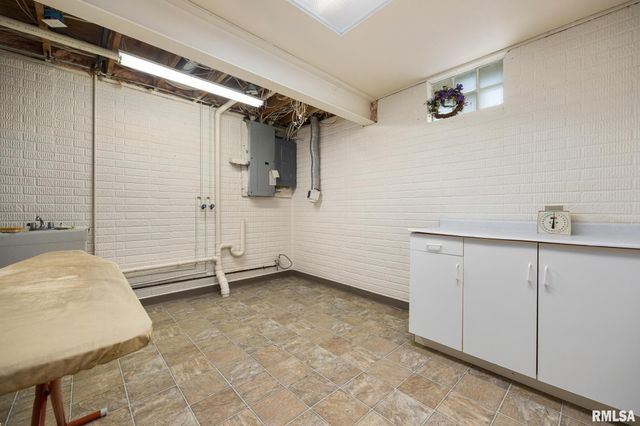 131 LAKESIDE Place, Dahinda, IL 61428