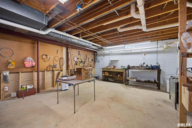 131 LAKESIDE Place, Dahinda, IL 61428