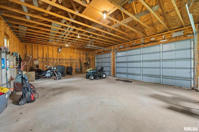 131 LAKESIDE Place, Dahinda, IL 61428