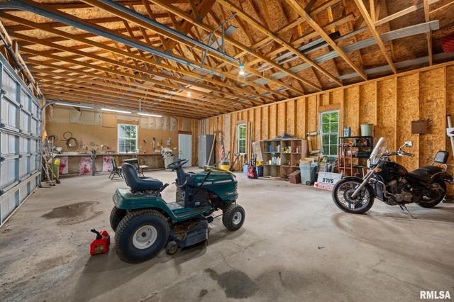 131 LAKESIDE Place, Dahinda, IL 61428