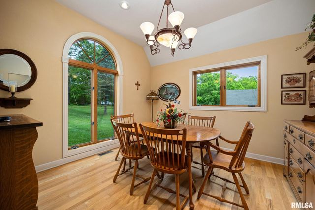 131 LAKESIDE Place, Dahinda, IL 61428