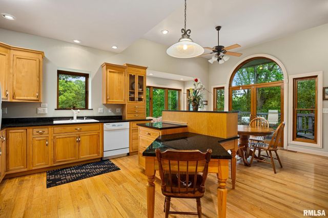 131 LAKESIDE Place, Dahinda, IL 61428