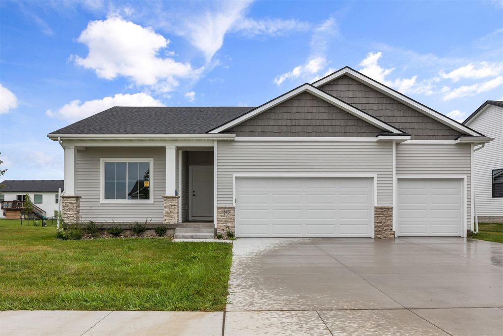 1843 Tuscany Drive SE, Altoona, IA 50009