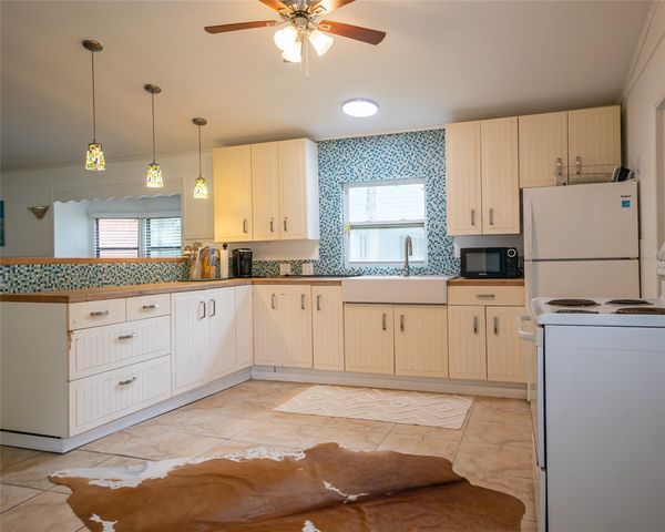 357 County Road 296, Sargent, TX 77414