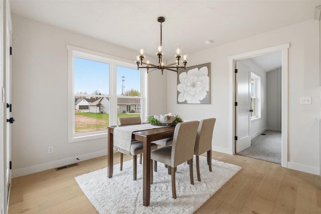 W5845 ROUNDSTONE PLACE, Menasha, WI 54952