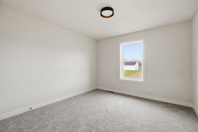 W5845 ROUNDSTONE PLACE, Menasha, WI 54952