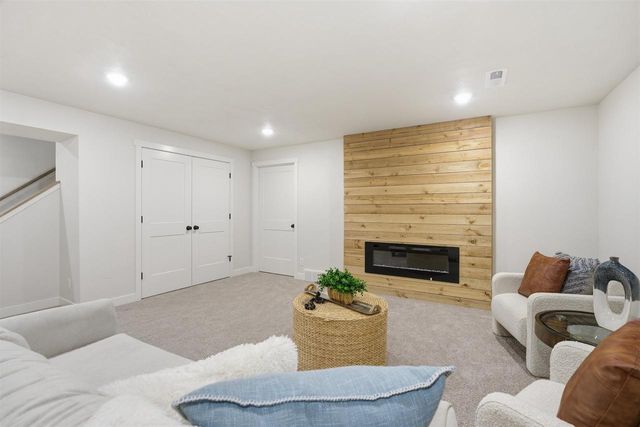 W5845 ROUNDSTONE PLACE, Menasha, WI 54952