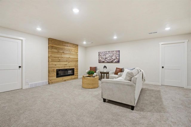 W5845 ROUNDSTONE PLACE, Menasha, WI 54952