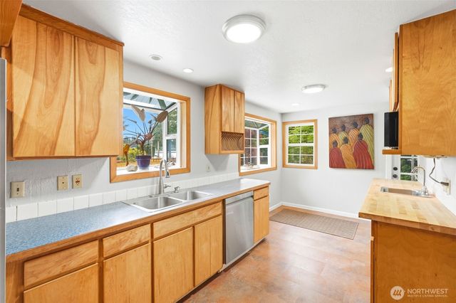 4243 Timberline Road, Clinton, WA 98236