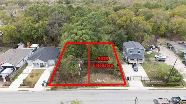 5425 E Houston Road, Houston, TX 77028