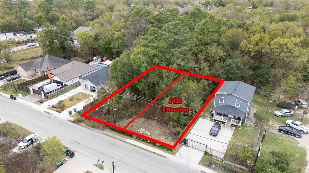 5425 E Houston Road, Houston, TX 77028