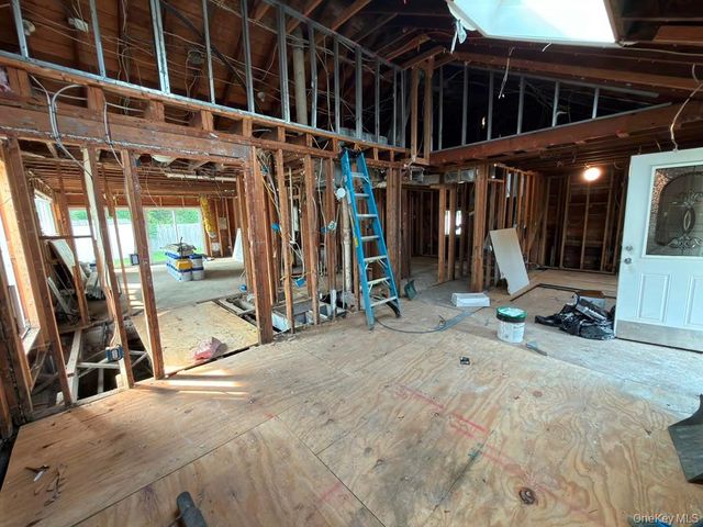 9 Babbitt Court, Elmsford, NY 10523