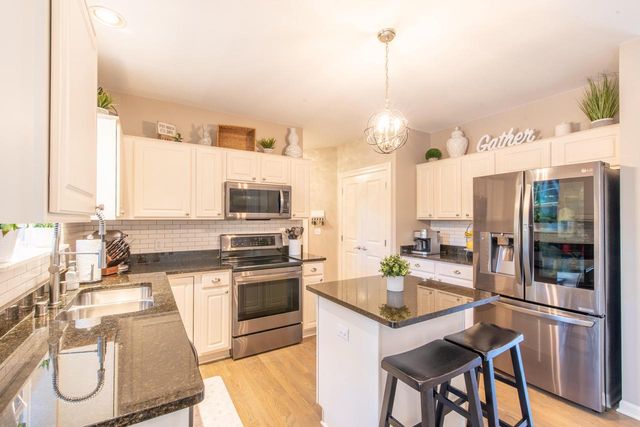 947 River Park DRIVE, Waukesha, WI 53189