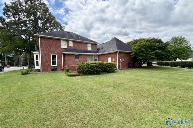 2414 Surrey Lane SE, Decatur, AL 35601