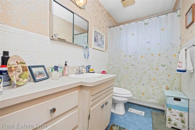 1632 Bolton Street, Walled Lake, MI 48390