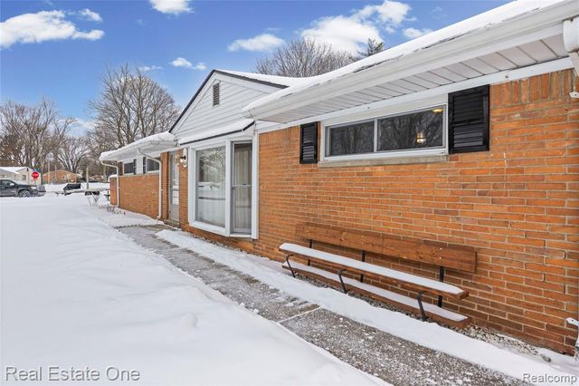 1632 Bolton Street, Walled Lake, MI 48390