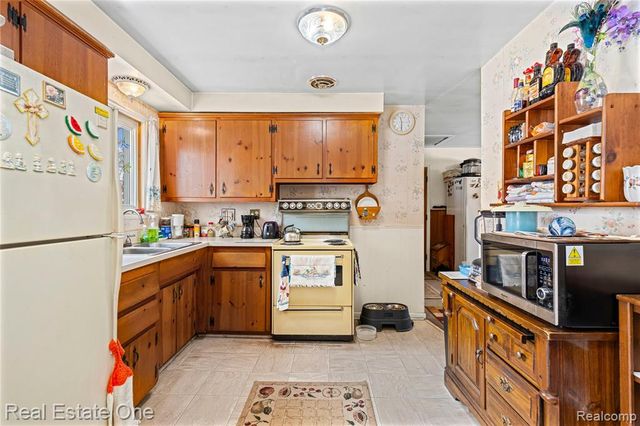 1632 Bolton Street, Walled Lake, MI 48390