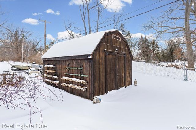 1632 Bolton Street, Walled Lake, MI 48390