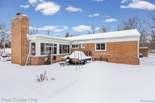 1632 Bolton Street, Walled Lake, MI 48390