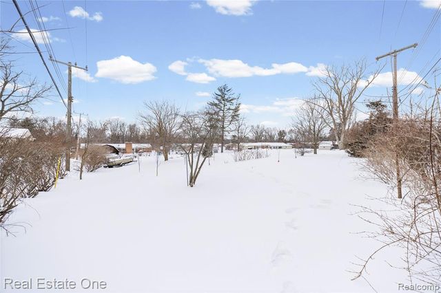 1632 Bolton Street, Walled Lake, MI 48390