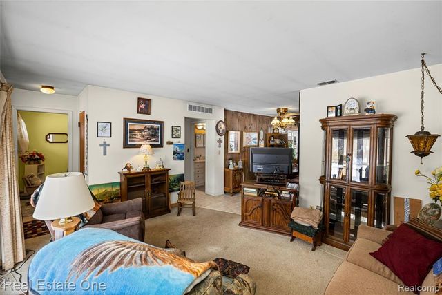 1632 Bolton Street, Walled Lake, MI 48390