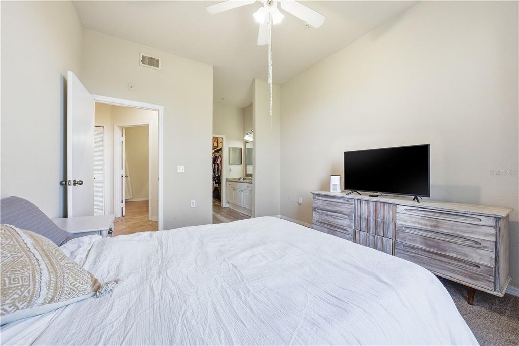 Image 24 of property listing at 5140 NORTHRIDGE ROAD 306, Sarasota, FL 34238