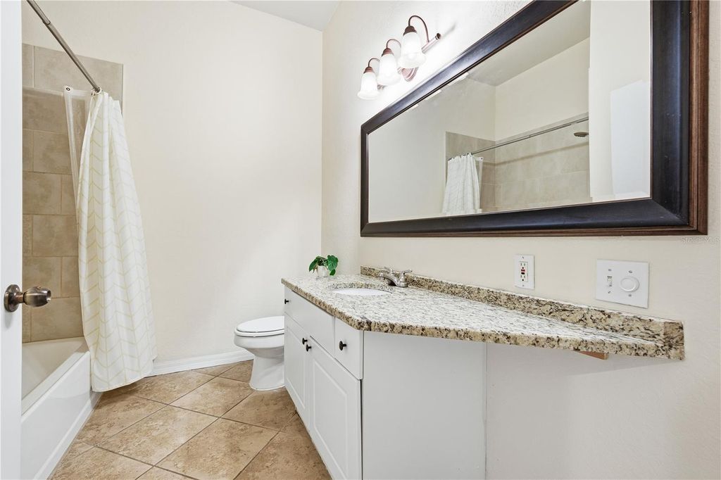 Image 27 of property listing at 5140 NORTHRIDGE ROAD 306, Sarasota, FL 34238