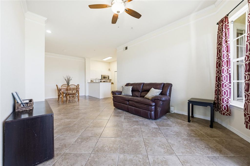 Image 6 of property listing at 5140 NORTHRIDGE ROAD 306, Sarasota, FL 34238