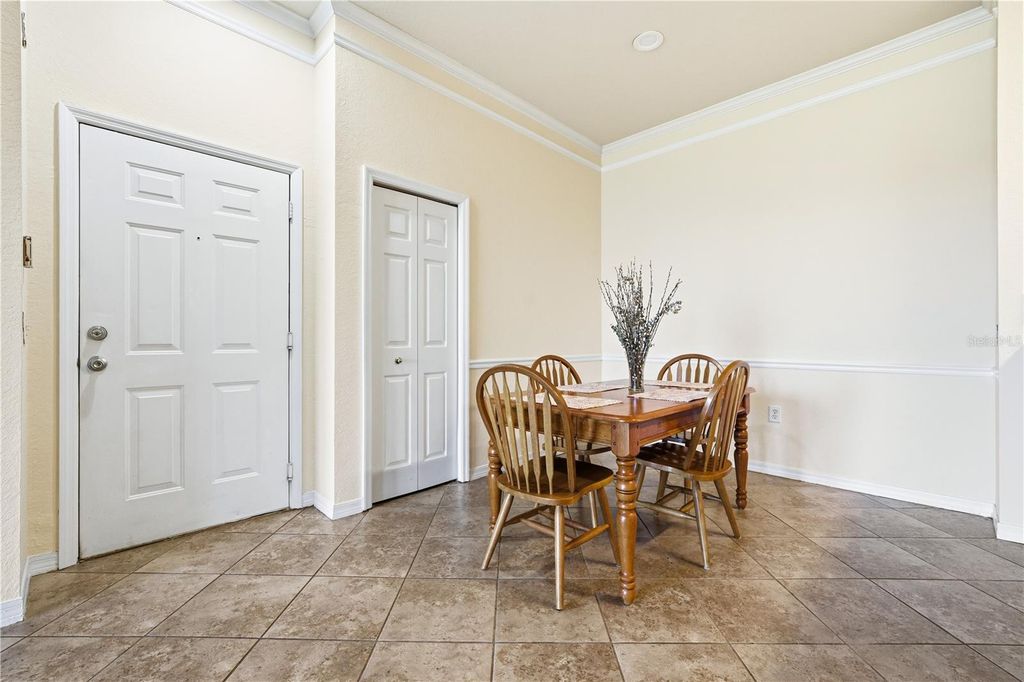 Image 9 of property listing at 5140 NORTHRIDGE ROAD 306, Sarasota, FL 34238
