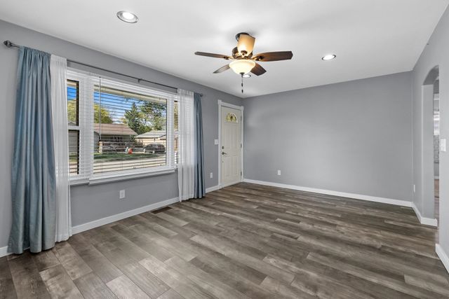 511 19TH ST SE, Minot, ND 58701