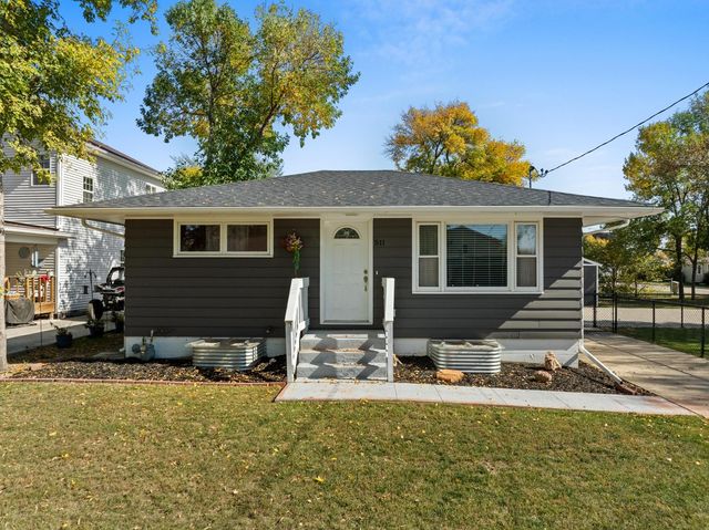 511 19TH ST SE, Minot, ND 58701