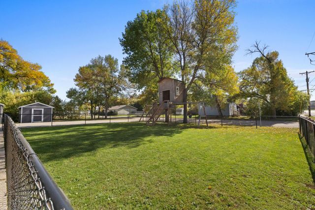 511 19TH ST SE, Minot, ND 58701