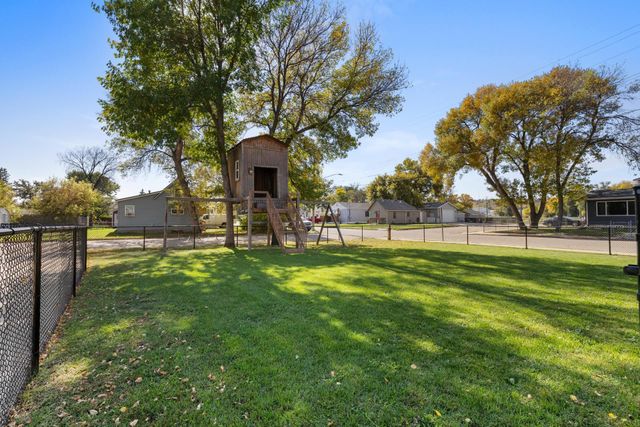 511 19TH ST SE, Minot, ND 58701