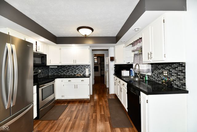 2051 N Avon, Avon, IN 46123