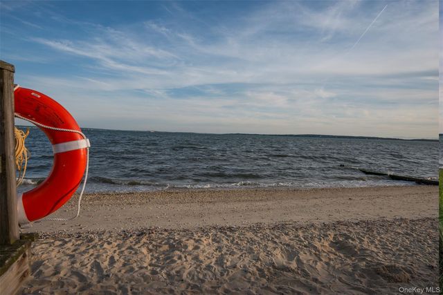 700 Gin Lane, Southold, NY 11971