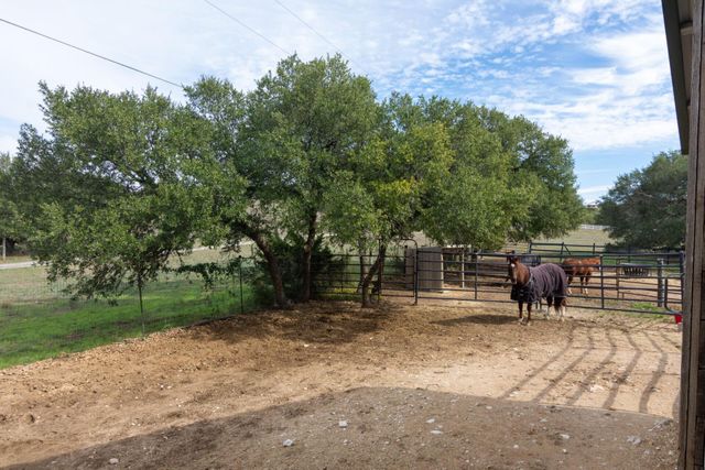 550 Hays Country Acres RD, Dripping Springs, TX 78620