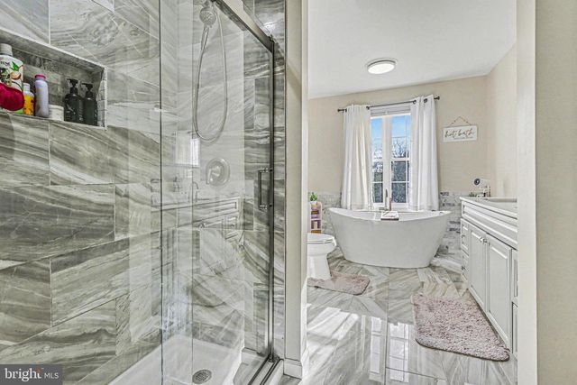 897 SUNNY HILL LN, Harrisburg, PA 17111