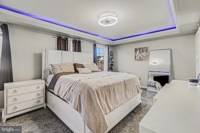 897 SUNNY HILL LN, Harrisburg, PA 17111