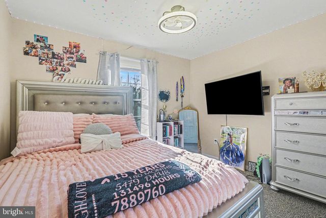 897 SUNNY HILL LN, Harrisburg, PA 17111